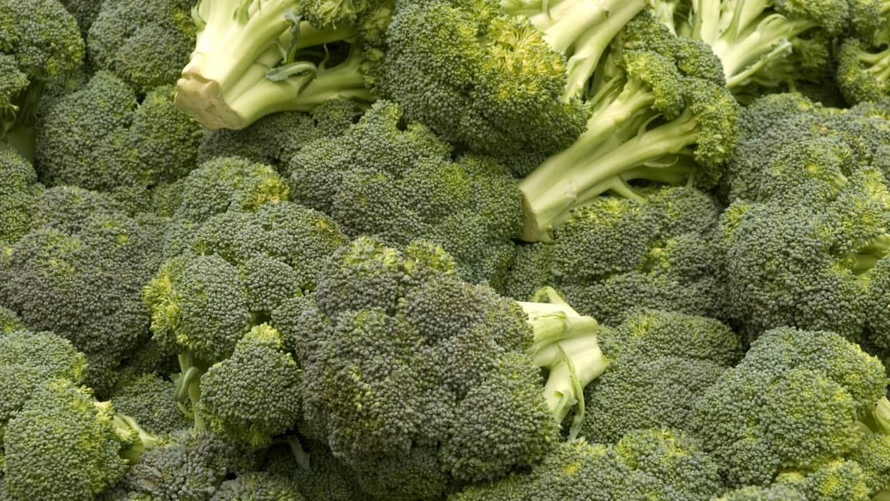 Health benefits of cruciferous vegetables: Broccoli, cauliflower, and Brussels sprouts contain sulforaphane, known for its antimicrobial and detoxifying properties