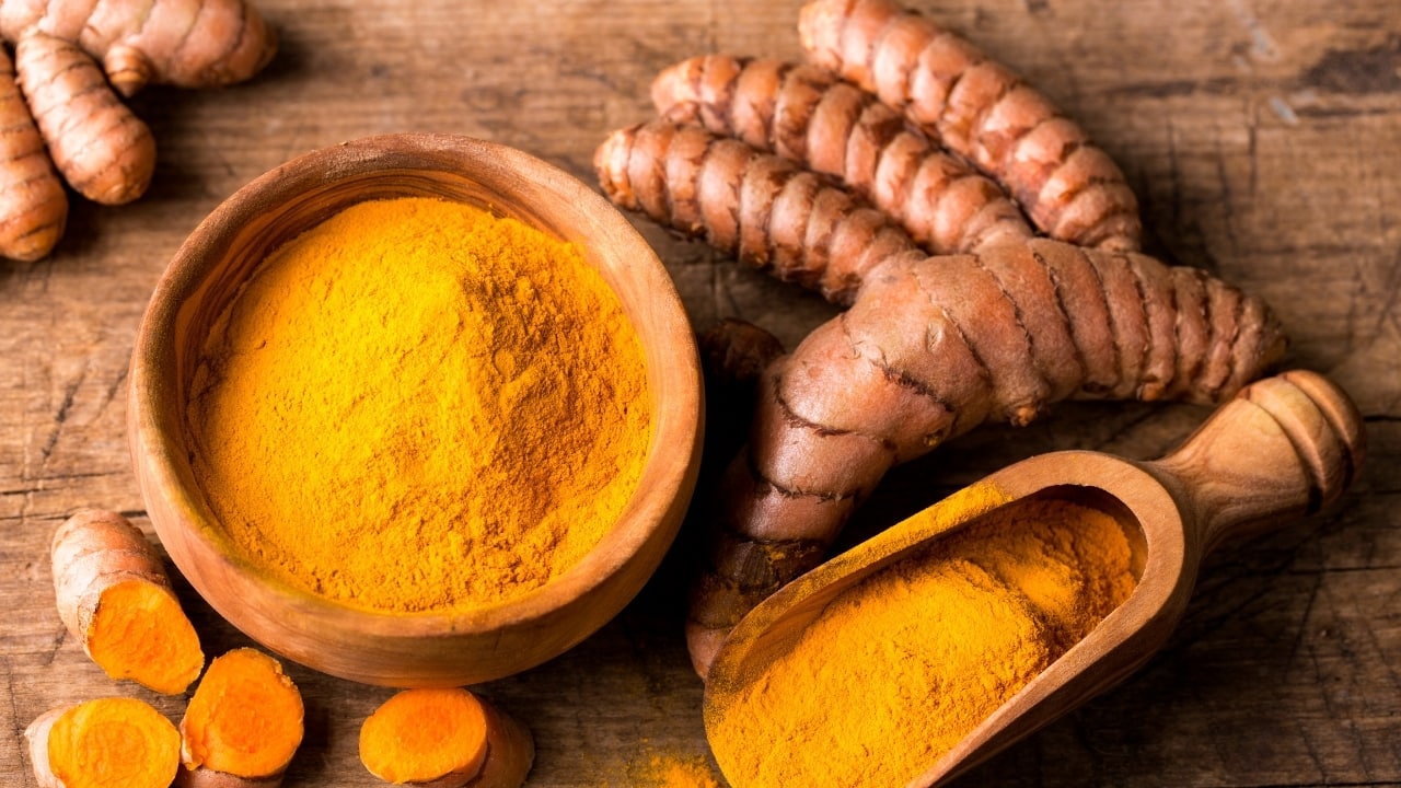 Turmeric Turmeric contains curcumin, a compound with potent anti-inflammatory and antioxidant properties. Curcumin crosses the blood-brain barrier, making it beneficial for brain health. It has been shown to enhance memory, reduce symptoms of depression, and promote the growth of new brain cells, potentially delaying age-related cognitive decline and supporting overall brain function. (Image: Canva)