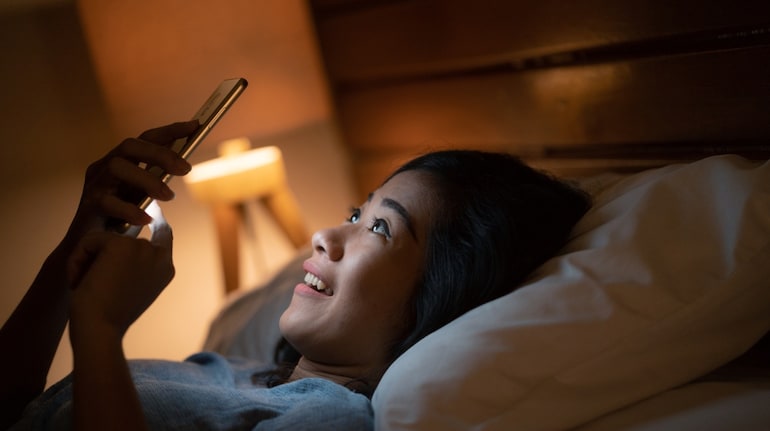 Hidden dangers of nighttime social media scrolling: Protect your eyes from  dim light damage