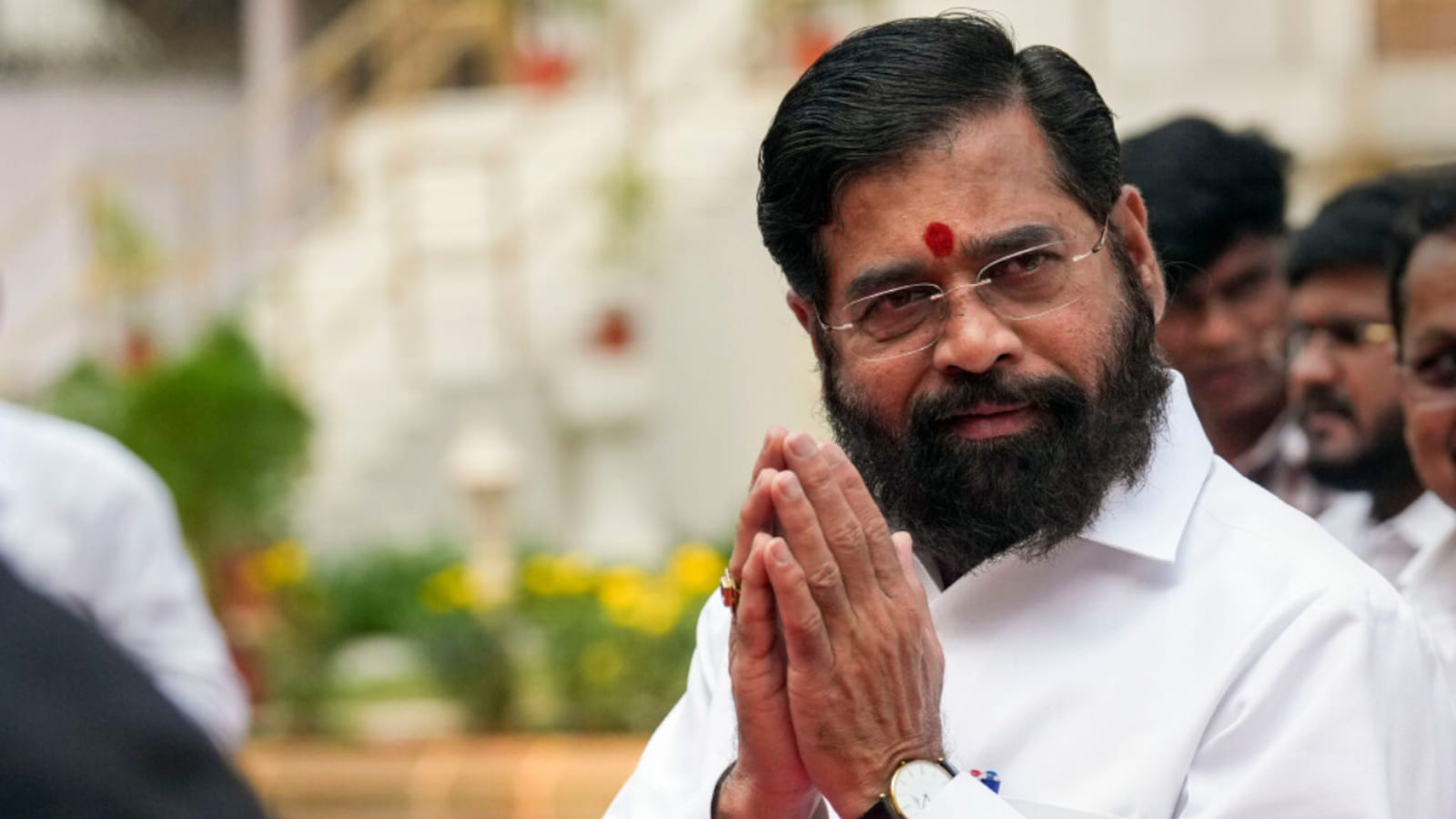 Don't assemble' : Eknath Shinde urges supporters not to assemble at his  residence 'Varsha' over CM post