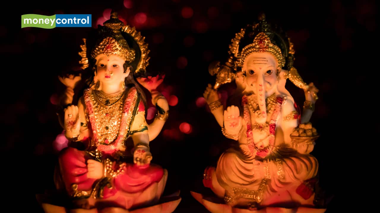 Diwali Puja Muhurat 2025: Auspicious timings for Lakshmi Puja in Bengaluru, Mumbai, Delhi and other cities