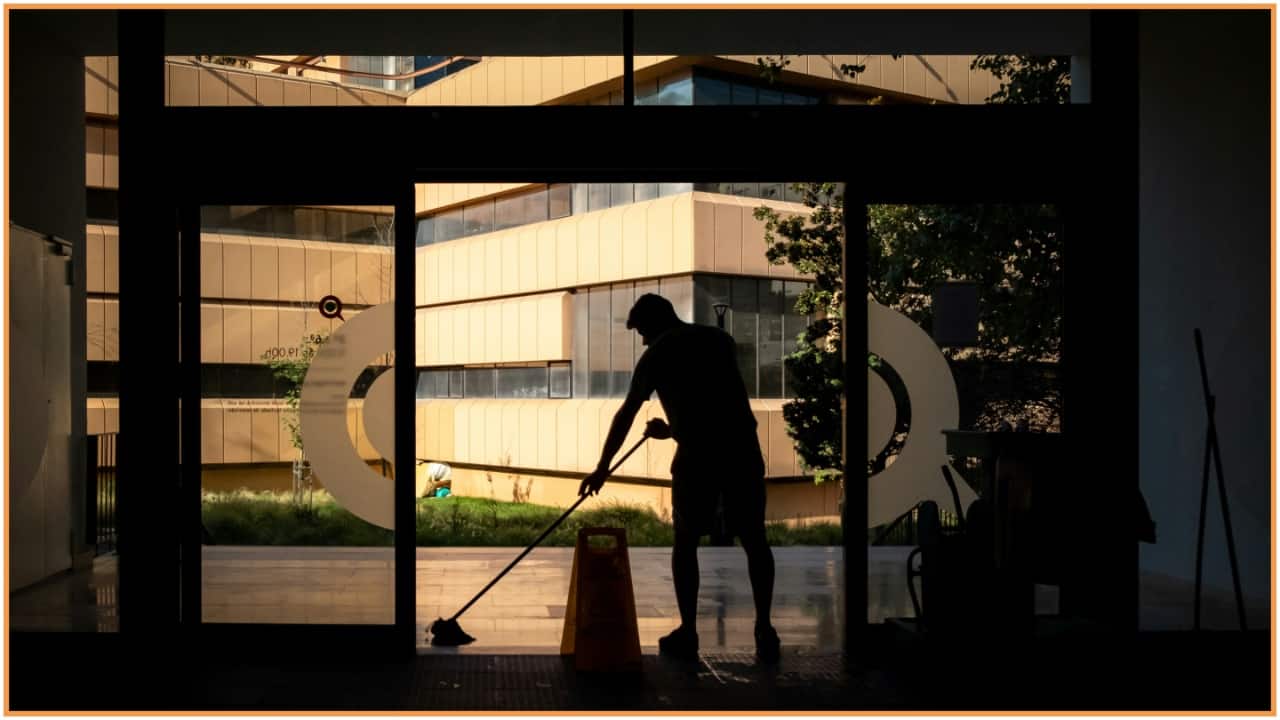 Bangladeshi immigrant worked 27 years without a day off to support his kids — judge, doctor, engineer