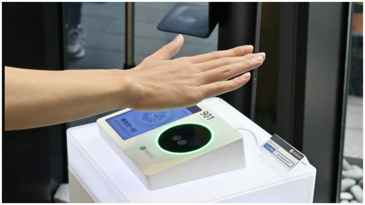 Video: Pakistani man makes payment by scanning palm in China. How the tech works