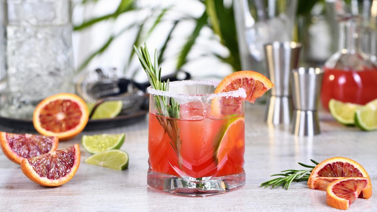 Easy cocktails recipes for Diwali house party: Paloma (Image: Canva)