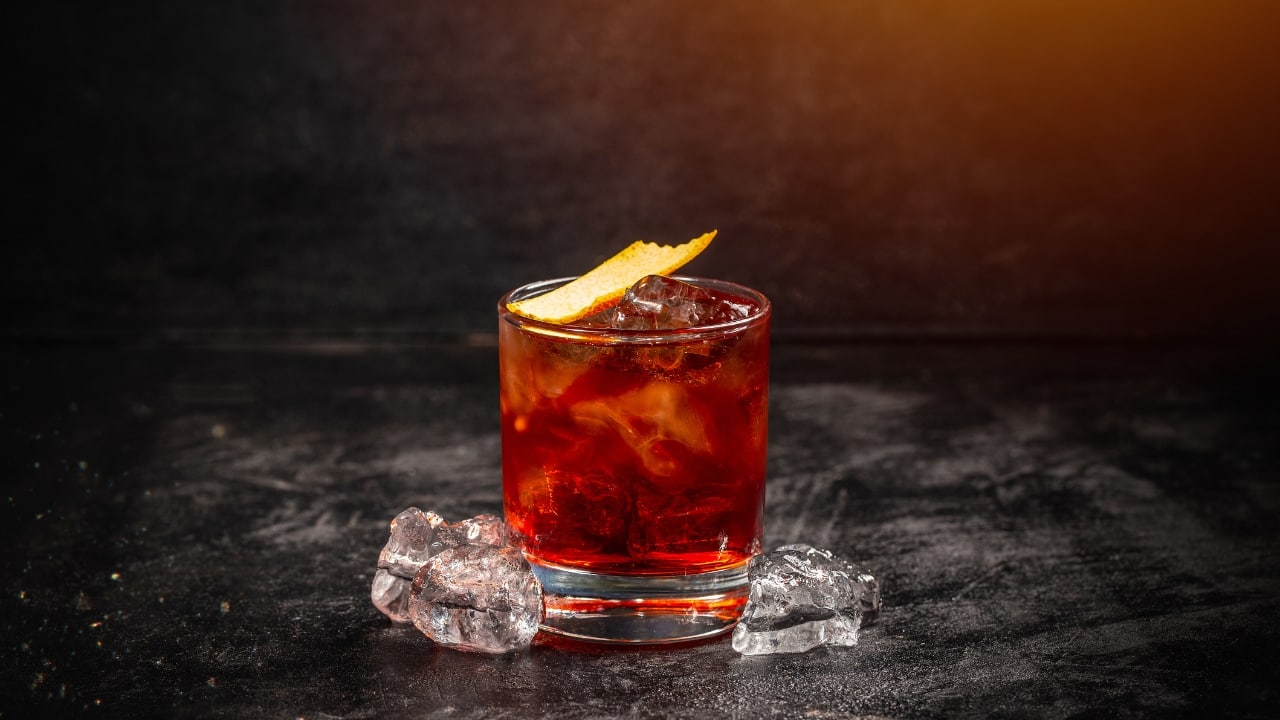 Easy cocktail recipes for Diwali house party: Classic Negroni (Image: Canva)