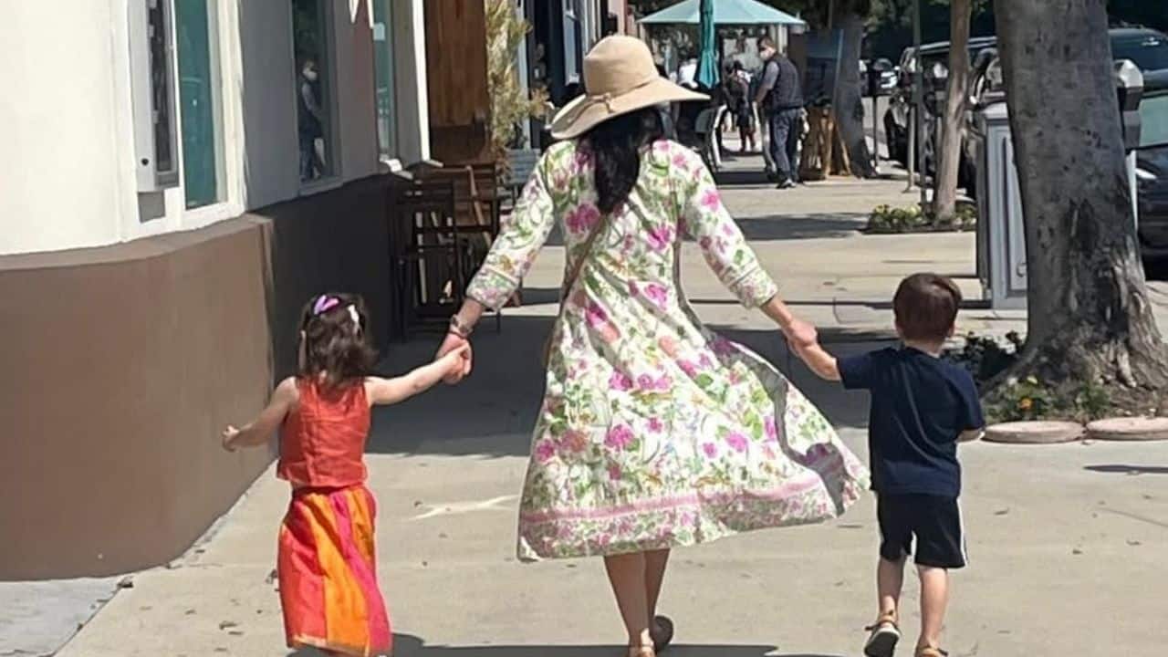 Preity Zinta's touching tribute to single parents featuring her adorable twins: "A big shout out to all the Single Moms & dads..."