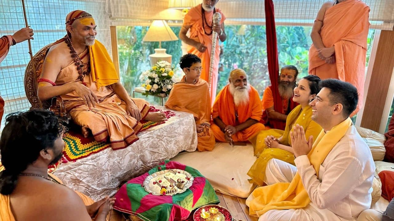 Parineeti Chopra and Raghav Chadha seek blessings from Swami Avimukteshwaranand: See pics