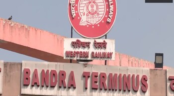 The rush followed a large gathering at Bandra Terminus as people prepared to travel for Diwali and Chhath festivals.