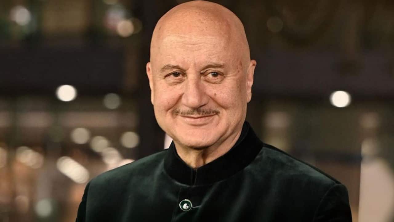 Anupam Kher celebrates 40 years in film industry, recalls the days when he slept hungry on railway platforms and was desperately looking for work