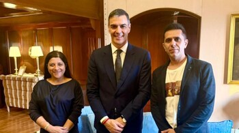 Ritesh Sidhwani and Zoya Akhtar with Spain's President, Pedro Sánchez in Mumbai