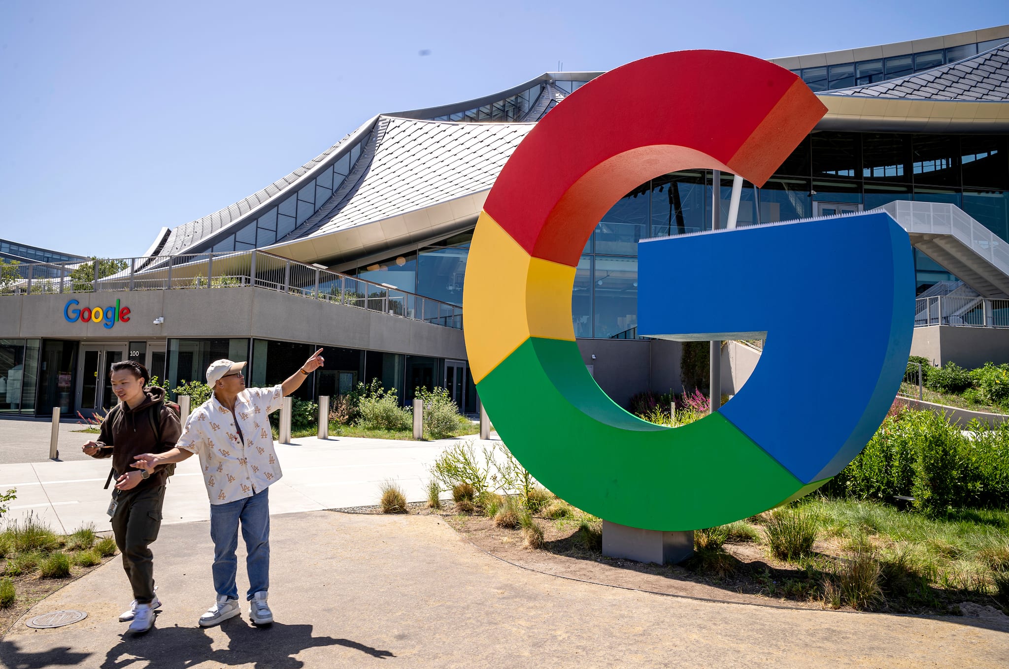 Alphabet’s pricey AI bet pays off with growth in Cloud, Search
