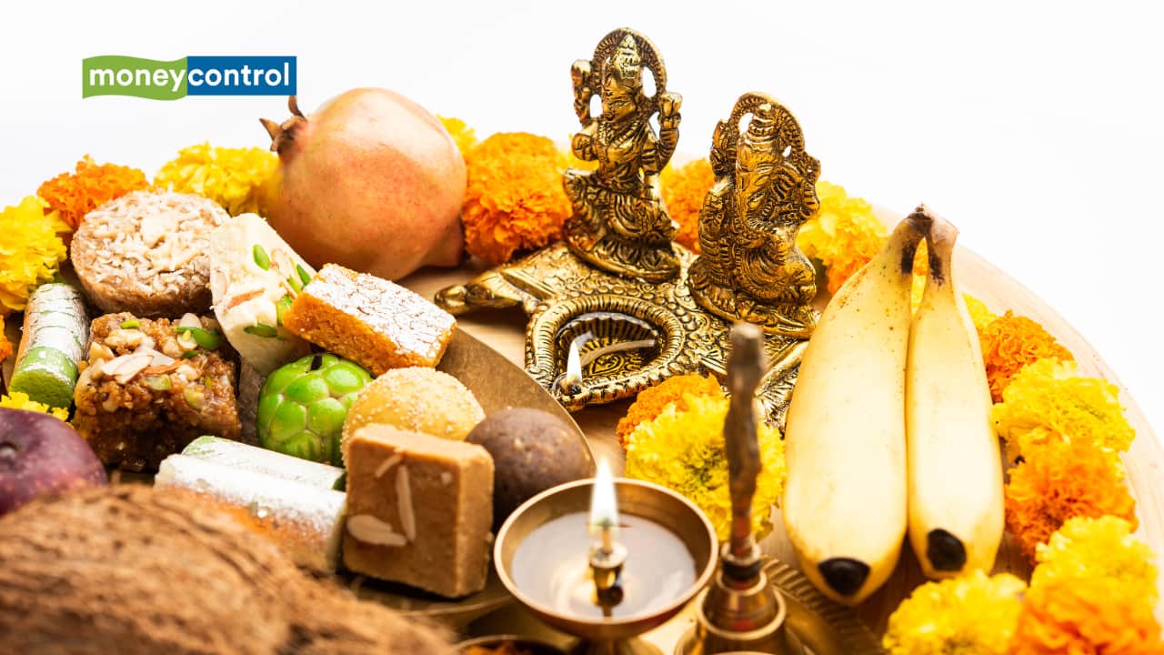 Mahalakshmi Vrat 2025 Date: When Does It Start? Check Tithi, Puja Vidhi and Significance