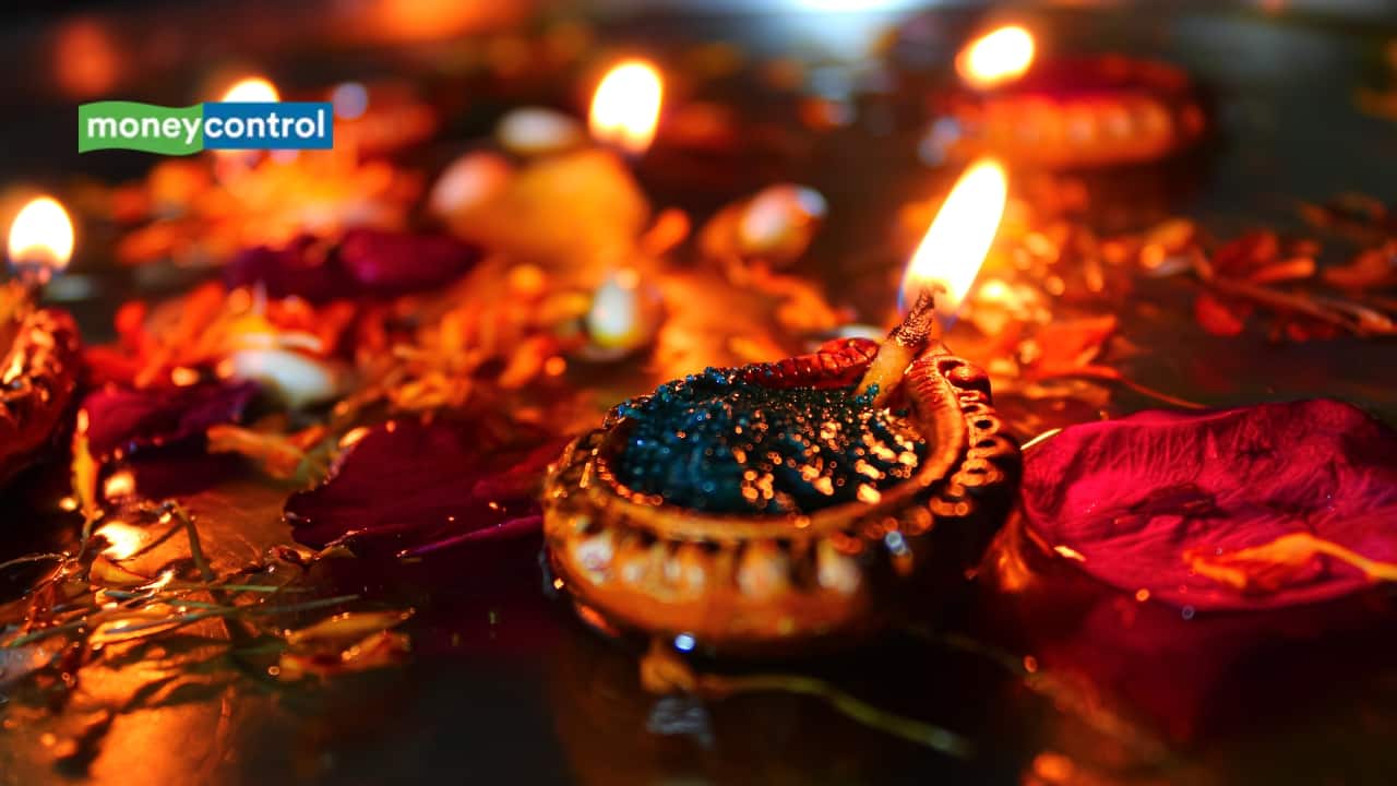 Diwali 2024: When to Do Lakshmi Puja? Check Shubh Muhurat for Oct 31 & Nov 1