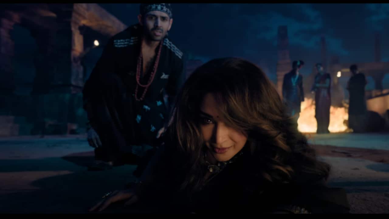 Bhool Bhulaiyaa 3 twitter review: Netizens praise Anees Bazmee's film for laughs and twists, call Kartik Aaryan and Madhuri Dixit 'unbeatable'