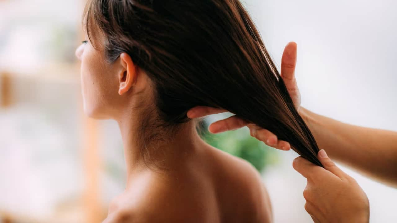 Cold, sun, or rain: Expert tips to keep your hair healthy and strong, save it from weather changes