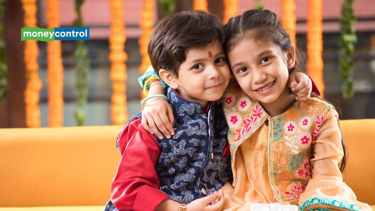 Bhai Dooj 2024 Today: Know Best Muhurat Timings, Rituals, and Significance