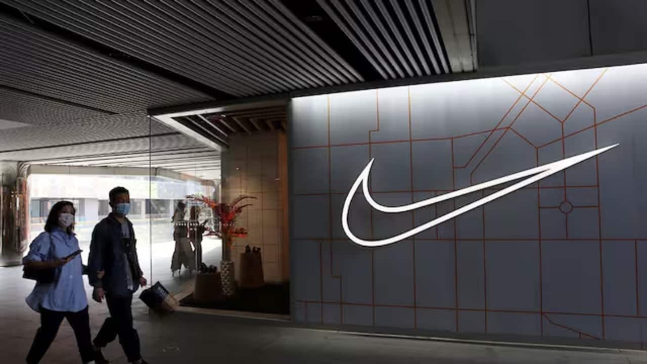 Nike falls below $100 billion in value as turnaround sputters