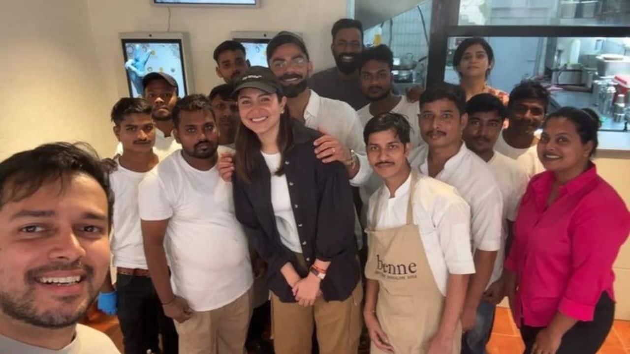 Virat Kohli and Anushka Sharma pose with fans while enjoying dosa in Mumbai