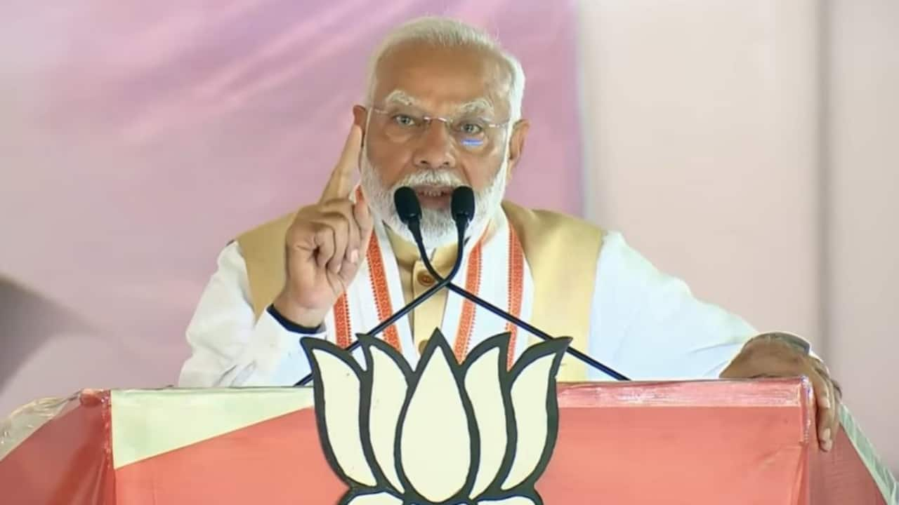 Modi Accuses Congress of Dividing Castes in Maharashtra