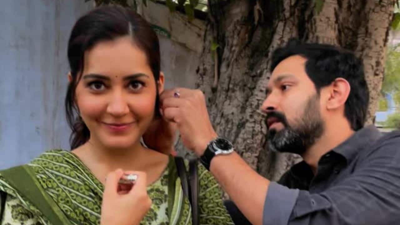 Raashii Khanna shares a cute behind-the-scenes moment with Vikrant Massey from the sets of ‘The Sabarmati Report’: Watch video
