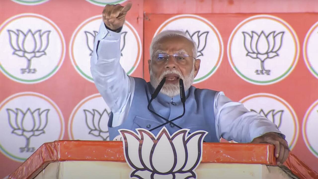 'Ek rahoge toh safe rahoge': PM Modi alleges Congress-JMM pitting OBC ...