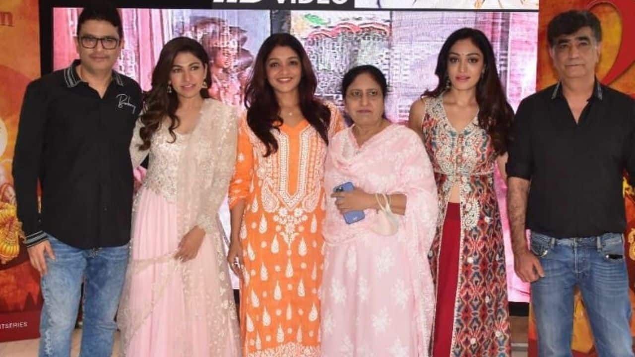 This Bollywood family, now the richest with a net worth of Rs 10,000 crore once sold fruits