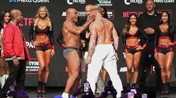 Mike Tyson slaps Jake Paul during final staredown