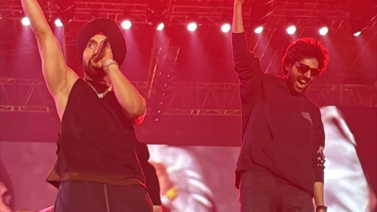 Kartik Aaryan joins Diljit Dosanjh for his concert in Ahmedabad, fans go crazy