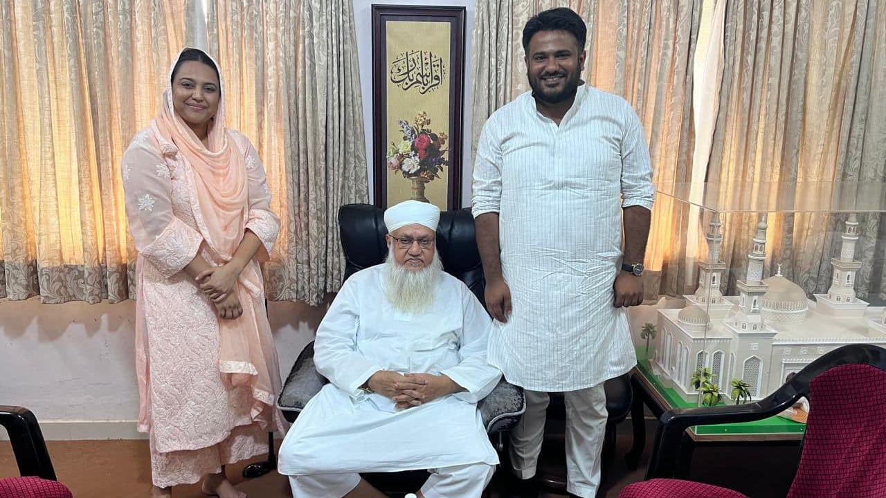 Swara Bhaskar meets Maulana Sajjad Nomani who opposed female education, netizens call her a 'hypocrite'