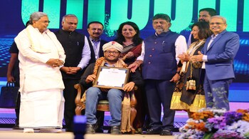 Sriharsha Majety, CEO & Co-Founder of Swiggy, was honoured during the Bengaluru Tech Summit for his remarkable achievements in building one of Karnataka’s earliest and most inspiring startups.