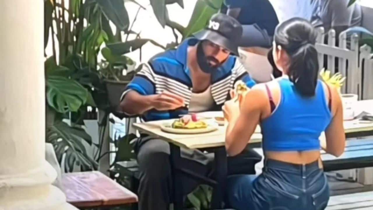 Vijay Deverakonda and Rashmika Mandanna spotted on a date together with twinning outfits, see