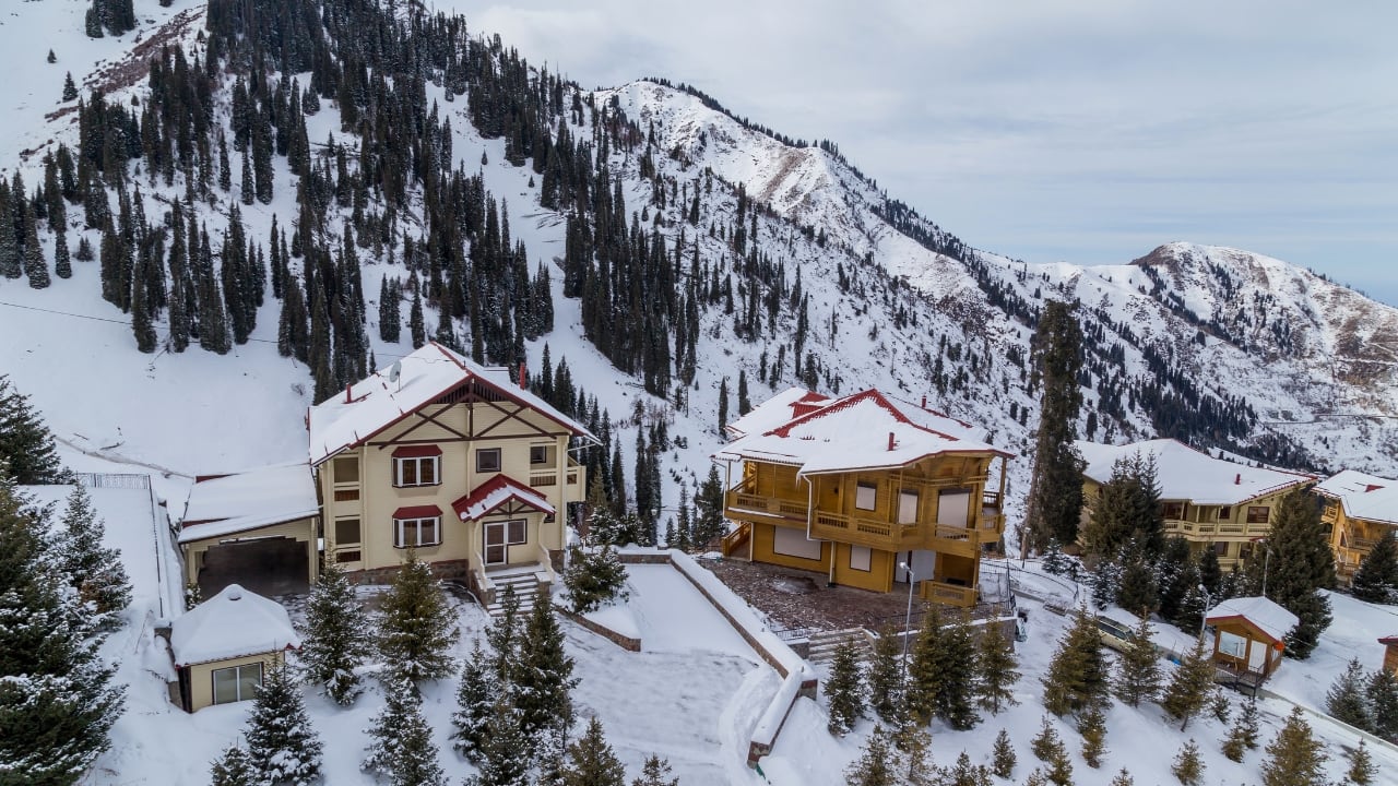 Almaty in winter: A perfect blend of snowy peaks, thrilling slopes, and cozy city charm. (Image: Canva)