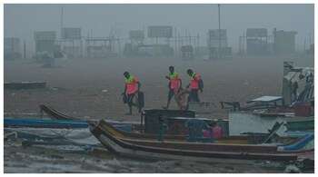With the cyclonic storm approaching by November 27, IMD has forecast heavy rainfall for the next three days in Tamil Nadu. (Courtesy: PTI photo)