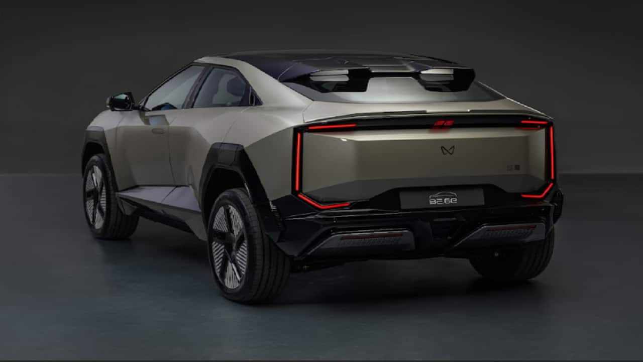  The moment you grip the wheel of the BE 6e, it’s like stepping into a fighter jet. Everything about it screams precision, control, and excitement – right from the fighter jet like gear selector, CapTouch start/stop button on console ability to secure your key in the magnetic slot, according to the company