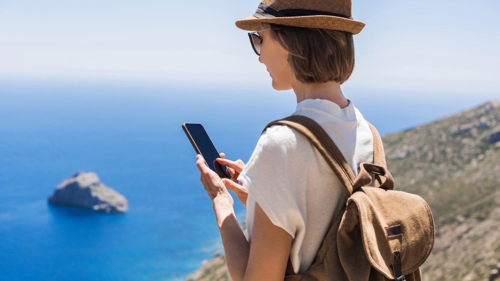 15 must-have travel gadgets and apps for your next adventure