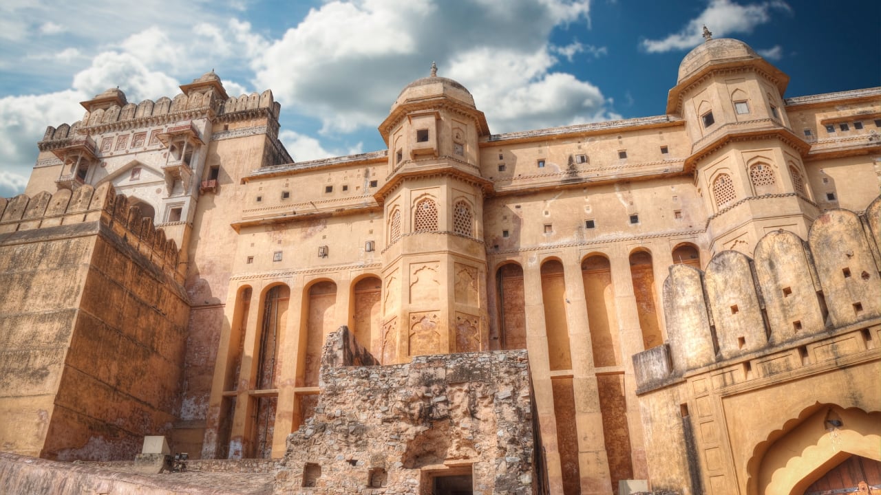 Dive into the rich history of India, where every monument tells a story of ancient glory. (Image: Canva)