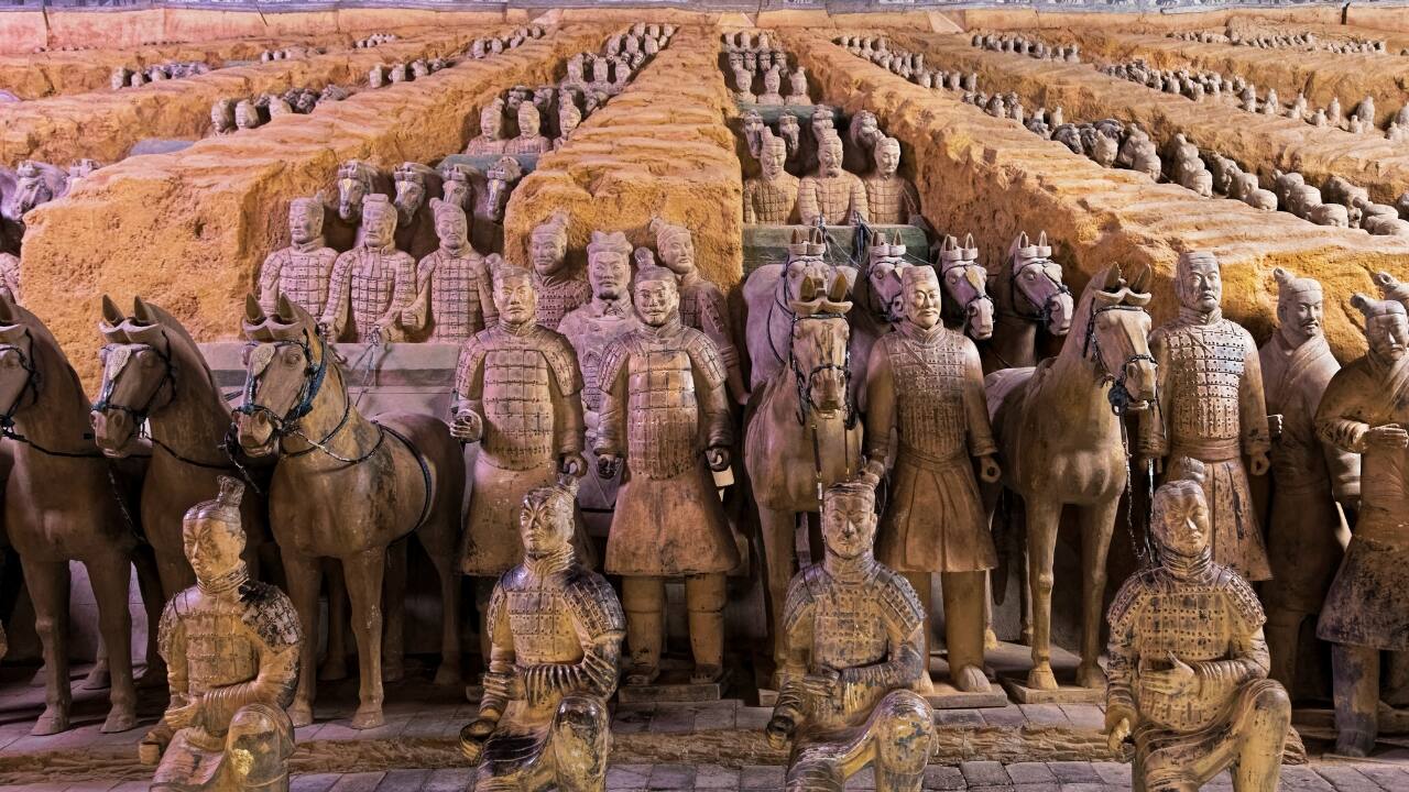 Walk along the iconic Great Wall of China, a monument to ancient civilization. (Image: Canva)