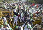 Farmers' 'Delhi Chalo' march on land compensation stopped in Noida, protesters give 7-day ultimatum
