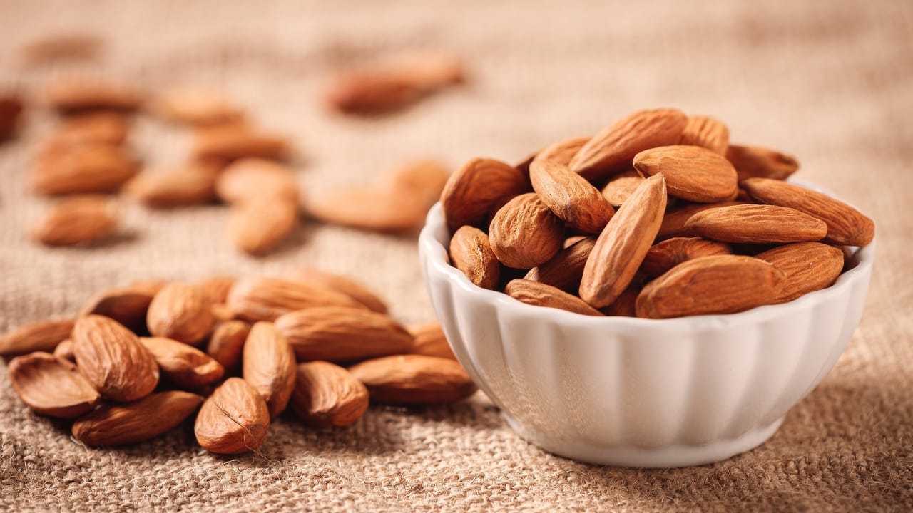 Almonds: Almonds are packed with magnesium and are a great source of heart-healthy monounsaturated fats, protein, and vitamin E. They help reduce bad cholesterol levels and support cardiovascular health (Image: Canva)