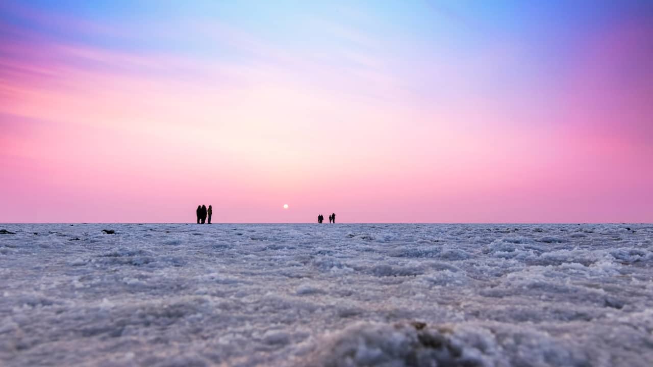 A vast salt desert, transforming into a surreal moonlit landscape during the Rann Utsav. (Image: Canva)