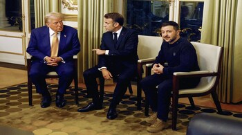 France's President Emmanuel Macron (C), US president-elect Donald Trump (L) and Ukraine's President Volodymyr Zelensky wait to pose before a meeting at The Elysee Presidential Palace in Paris on December 7, 2024.