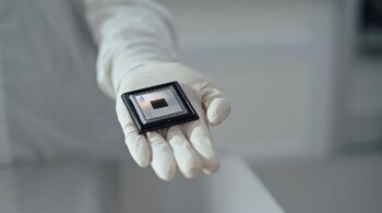 Google Quantum AI's "Willow" chip