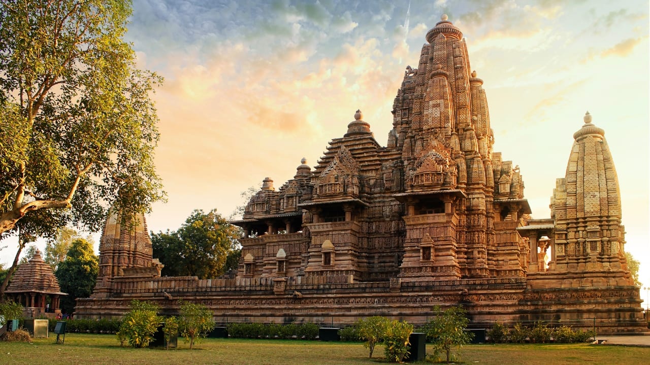 Plan Your 2025 Adventure in India: Top travel destinations based on your zodiac sign