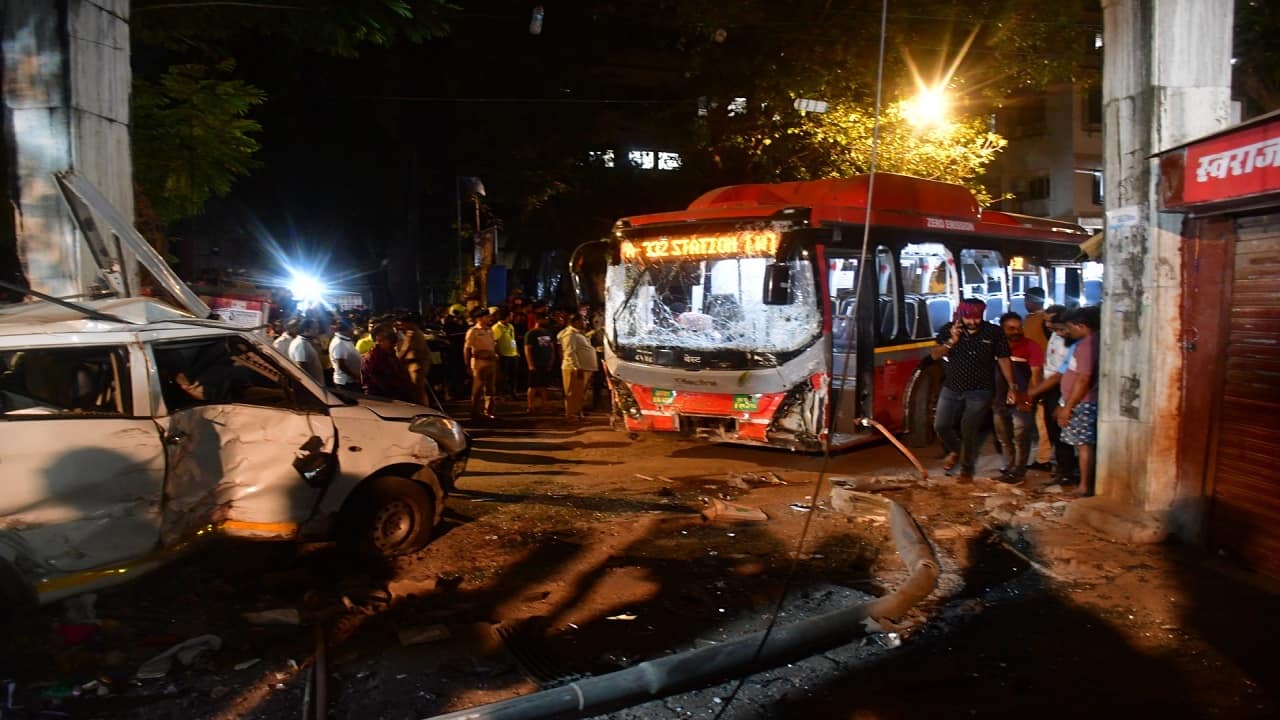 Mumbai: BEST bus moves ahead without driver, hits tea stall; one injured