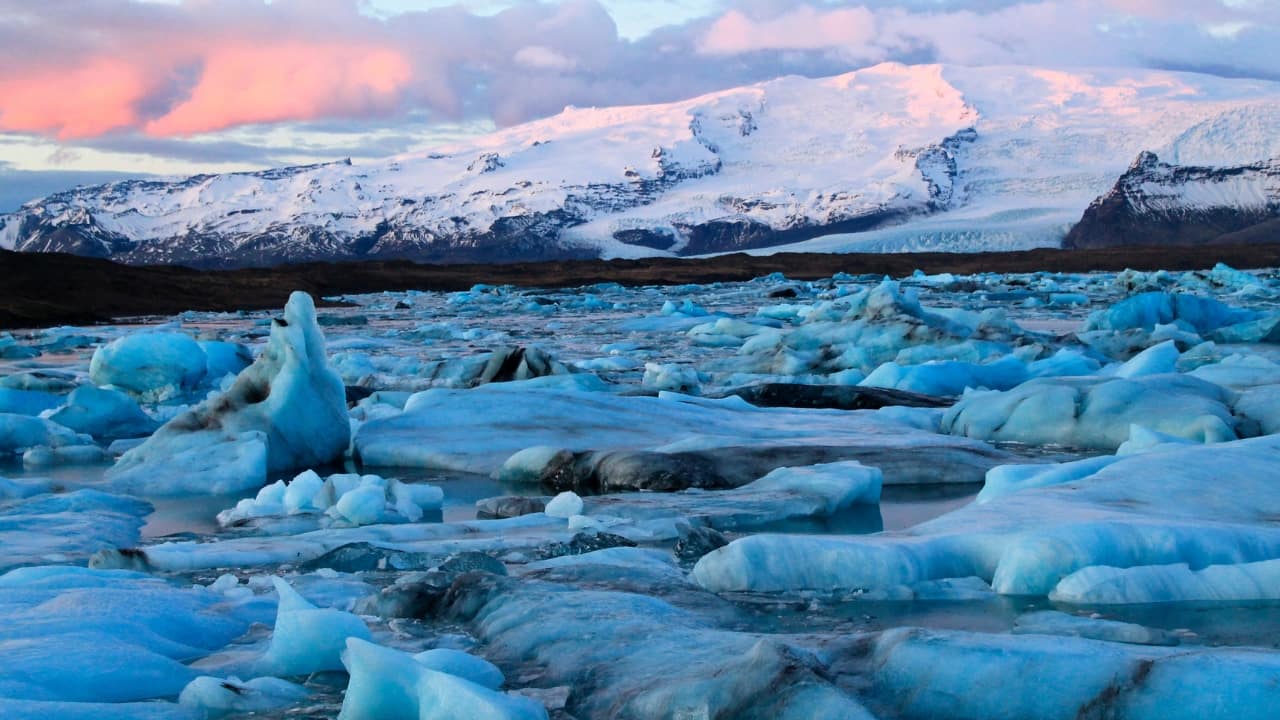 Discover the serene beauty of icebergs at Jökulsárlón for a romantic, eco-friendly adventure. (Image: Canva)