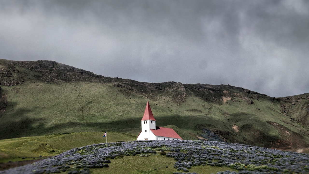 Embrace adventure on Vík’s black sand beaches and dramatic cliffs. (Image: Canva)