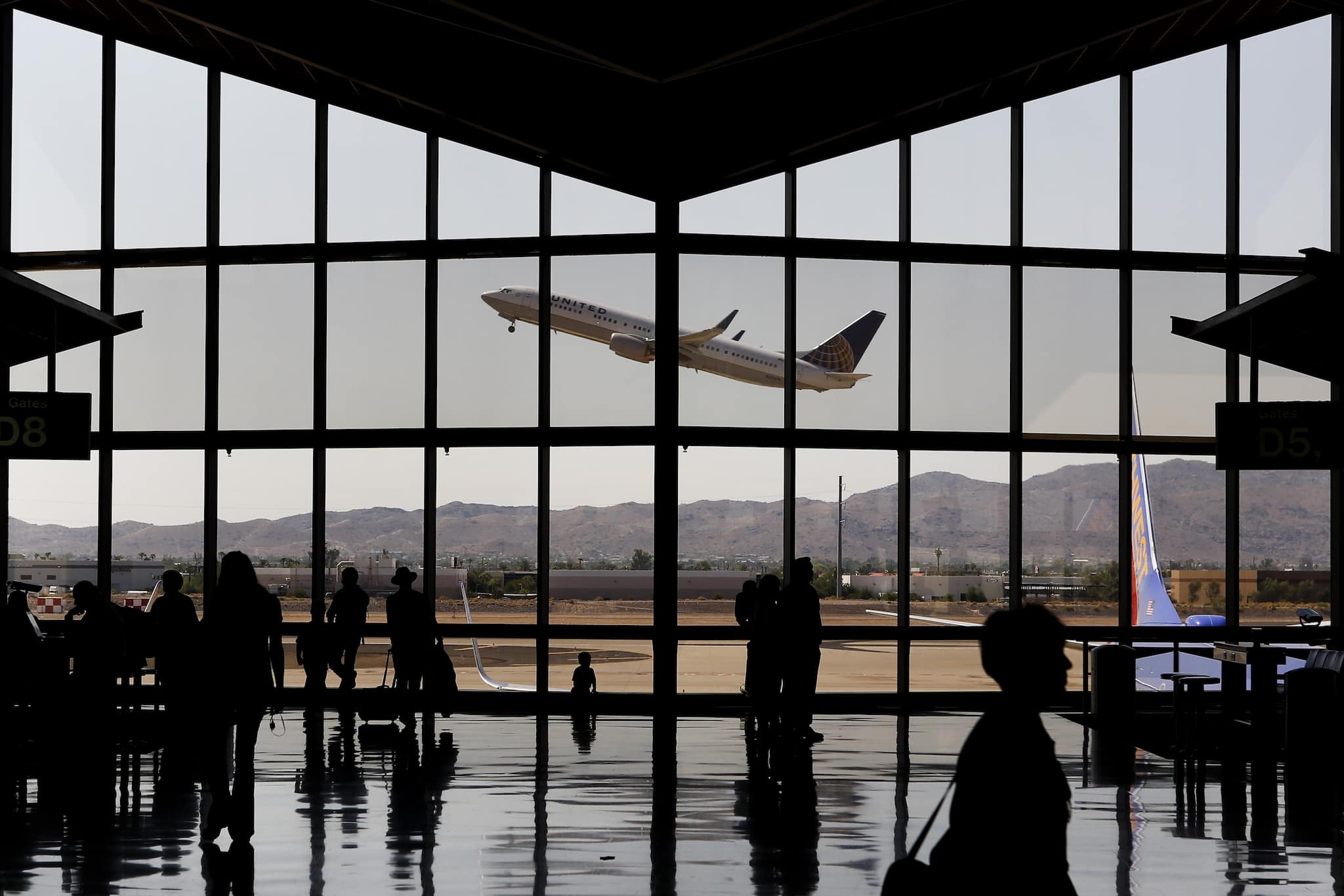 IATA expects record traffic in 2025, airline industry's revenue set to exceed $1 trillion
