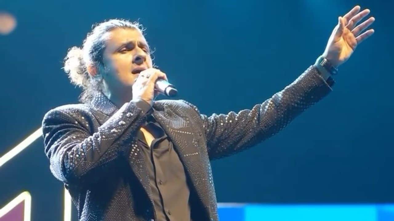 Sonu Nigam UPSET as Rajasthan CM leaves mid-performance; says, 'Kindly don't attend any performance of any artiste if...'