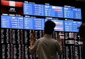 Asia stocks skid, dollar at 3-week top as Trump announces auto tariffs