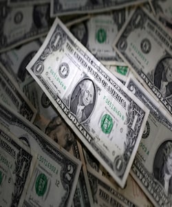 US dollar on track for multi-week losses as shutdown weighs; yen slips